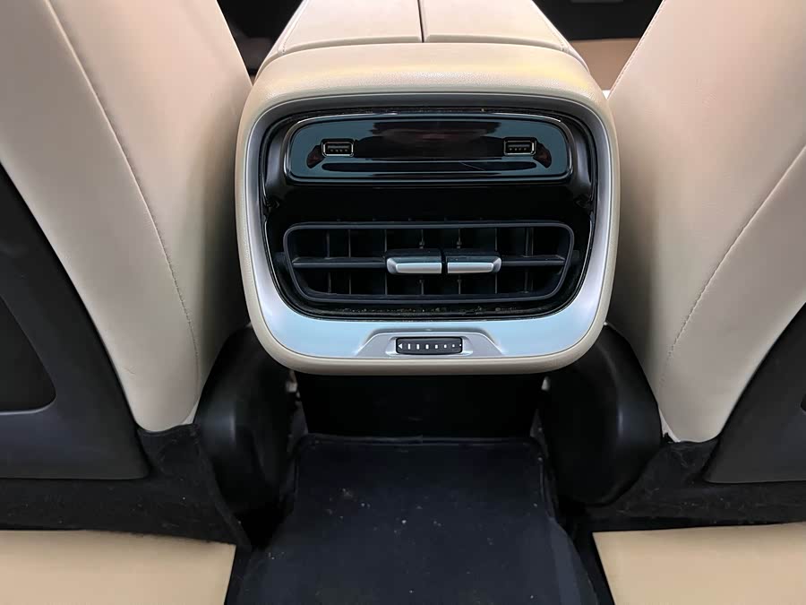 Xpeng P7 2021 صورة سيارة #21