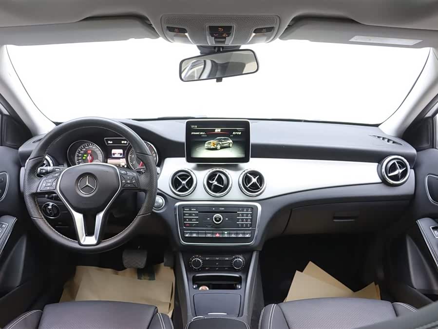 Mercedes-Benz GLA Class 2016 car image #21