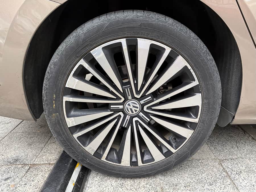 Volkswagen Passat 2018 car image #21