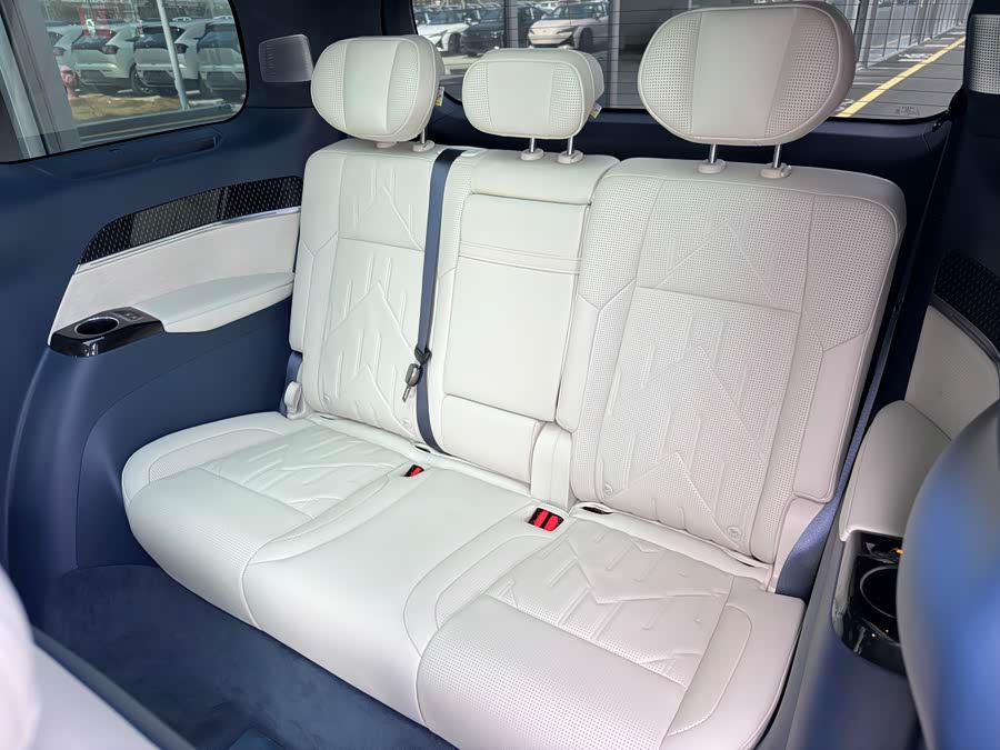 Zeekr 009 2024 imagen de coche #21