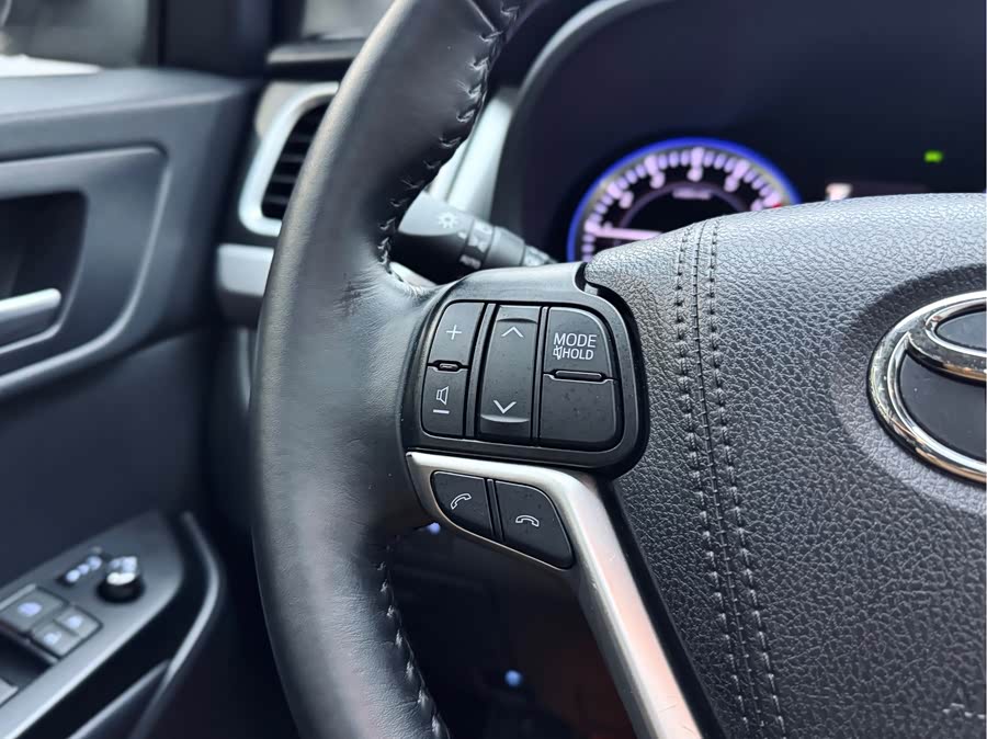 Toyota Highlander 2020 car image #21