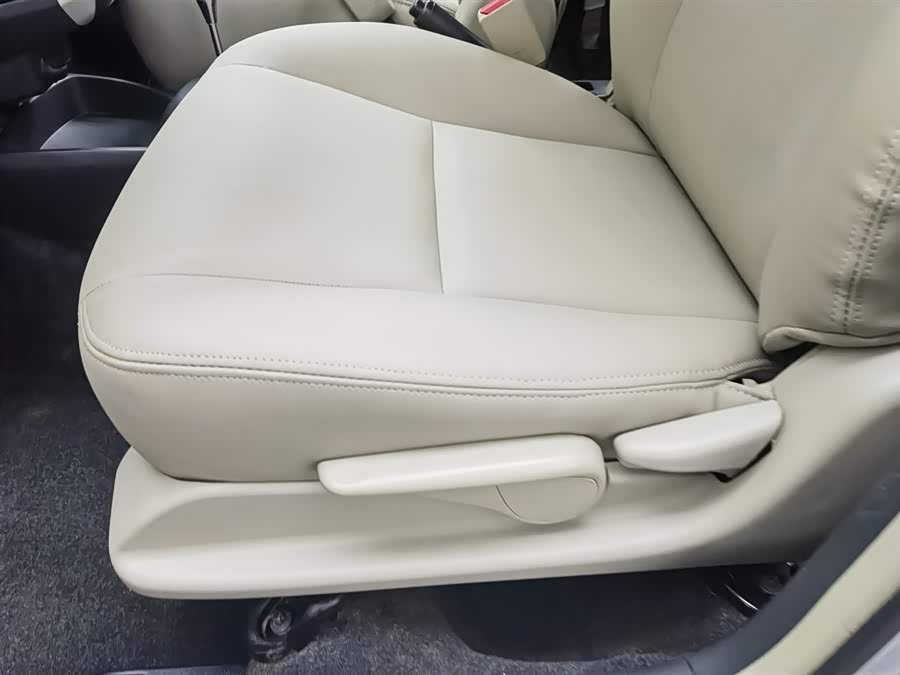 Toyota Yaris 2013 car image #21