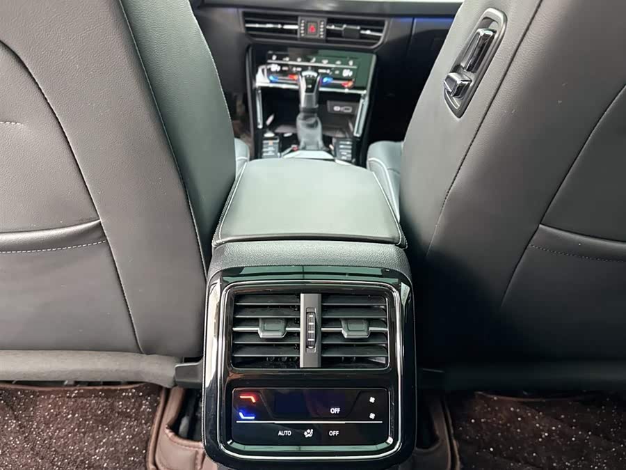 Volkswagen Passat 2023 صورة سيارة #21