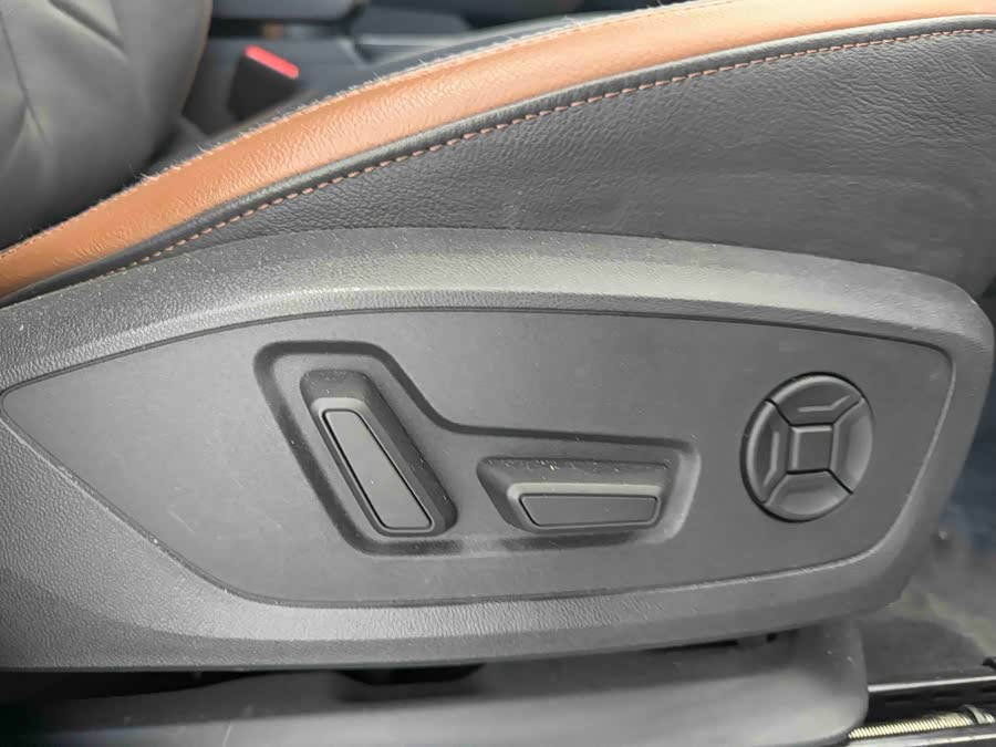 Audi Q3 2021 car image #21