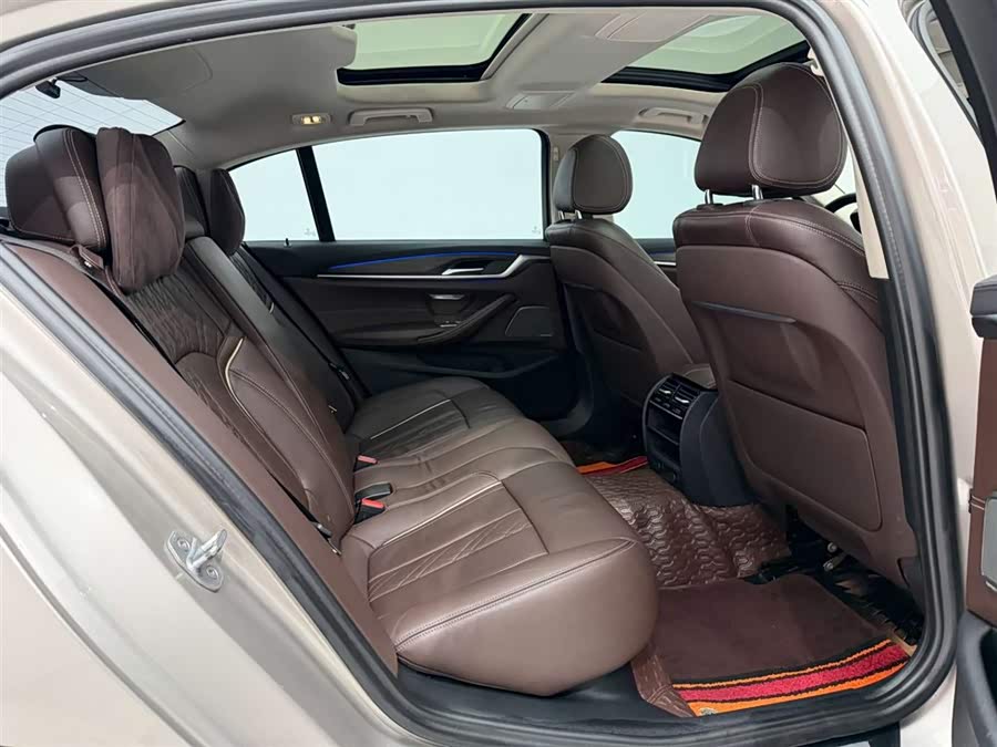 BMW 5 Series 2019 immagine di auto #21