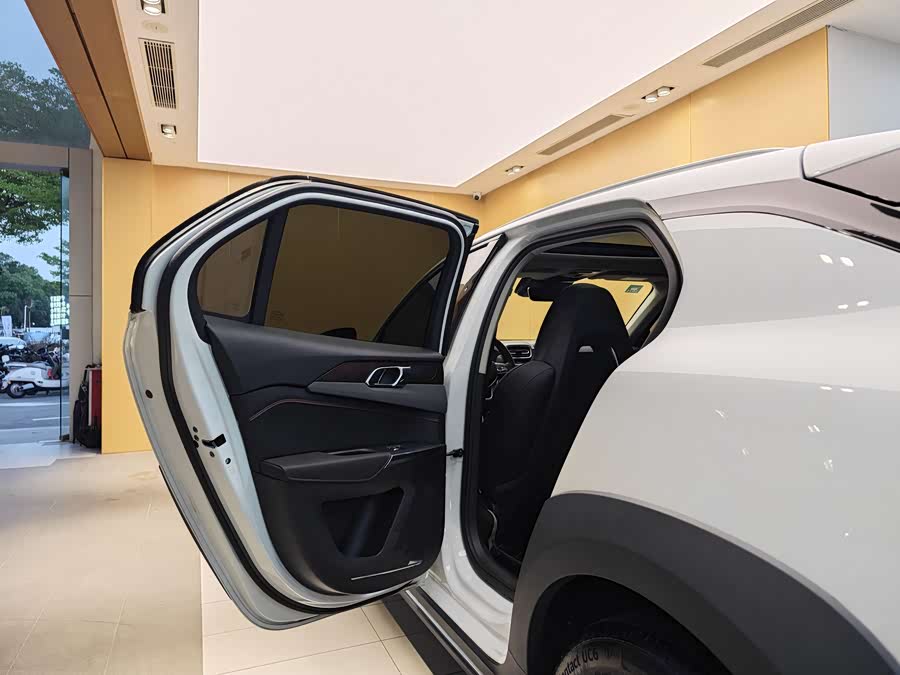 Lynk & Co 02 2019 #21 Lynk & Co 02 2019 car image #21