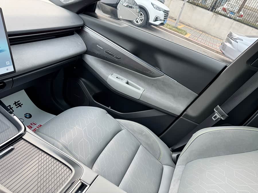 Lynk & Co 08 EM-P 2024 car image #21