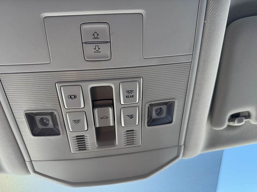 Volkswagen T-Roc 2023 car image #21