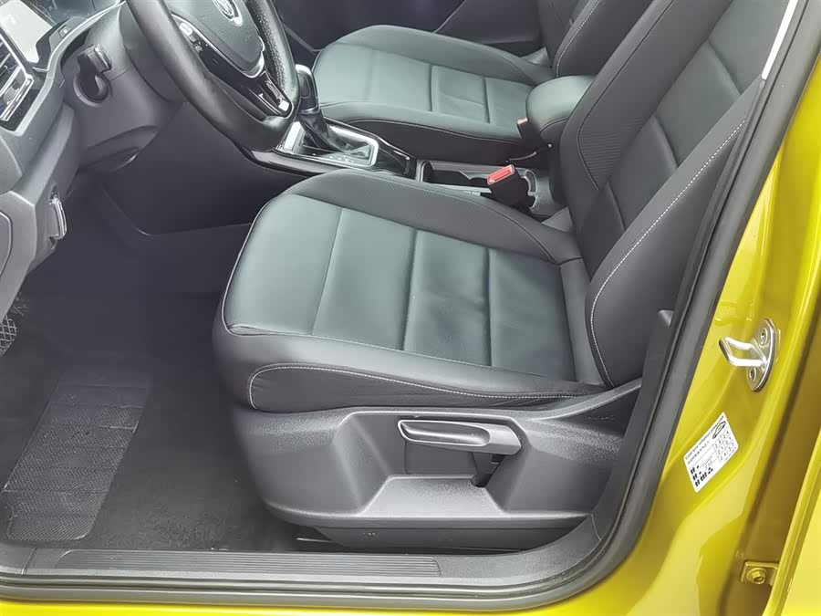 Volkswagen T-Roc 2019 car image #21
