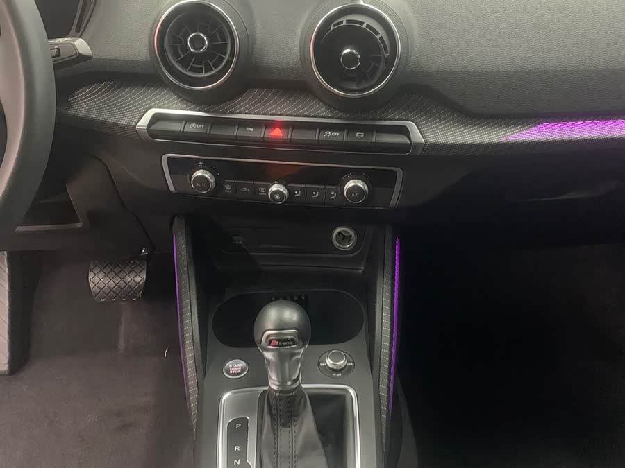 Audi Q2L 2021 car image #21