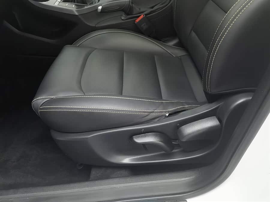 GEELY Emgrand 2019 car image #21