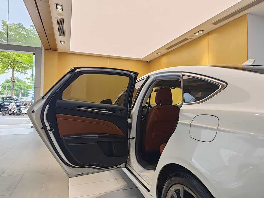 Ford Mondeo 2018 imagem de carro #21