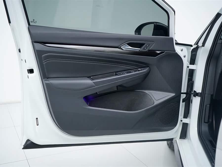 Volkswagen Golf 2022 car image #21