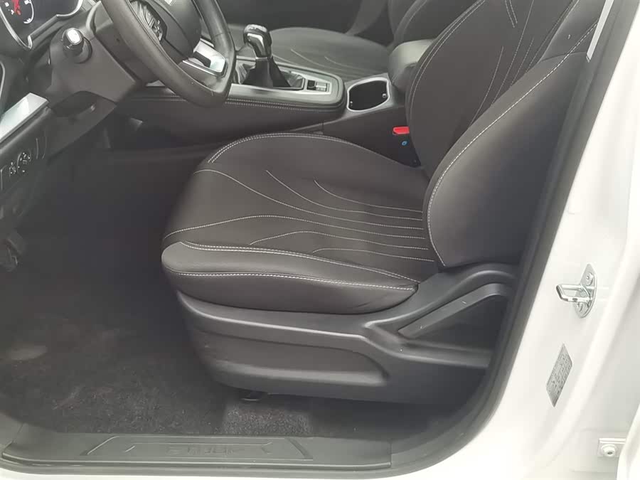 X70M 2022 car image #21