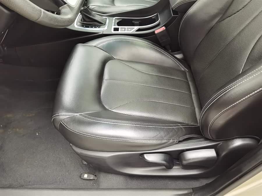 GEELY Emgrand 2017 car image #21