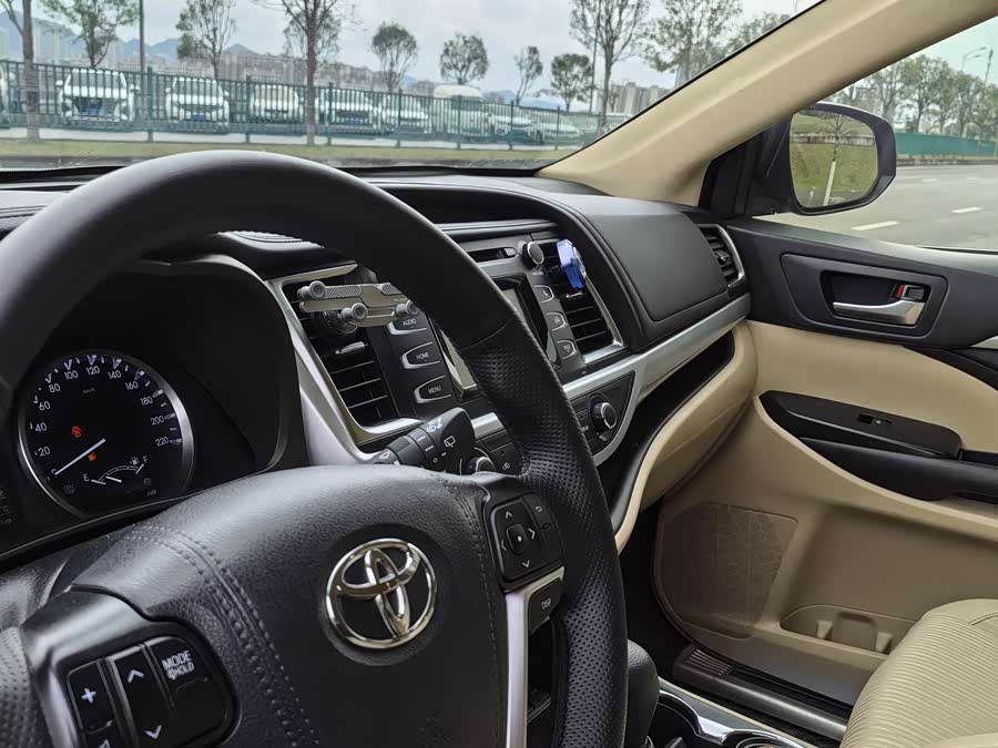 Toyota Highlander 2021 image de voiture #21