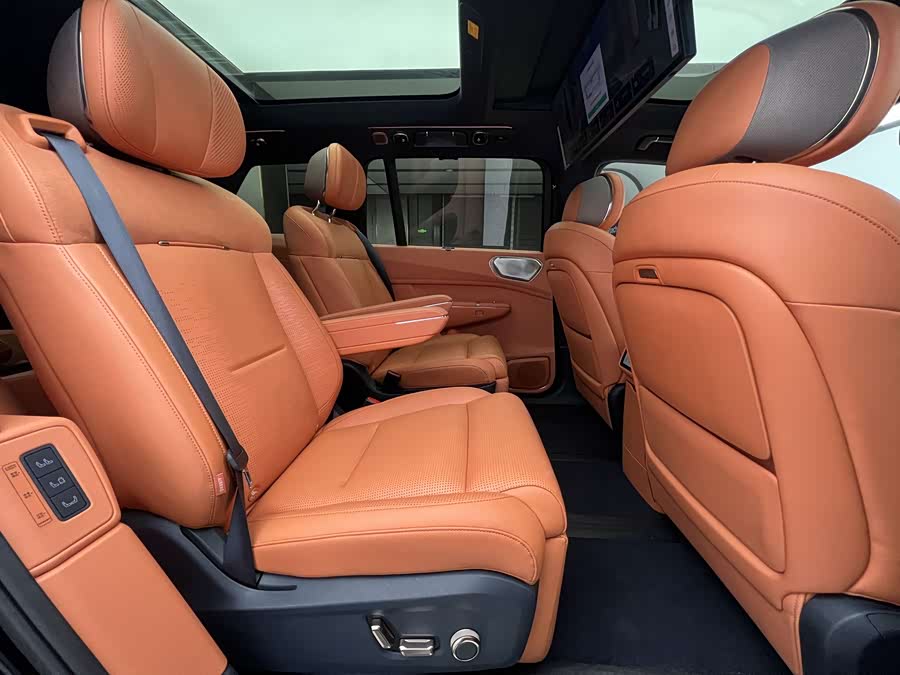 Lynk & Co 900 2025 car image #21