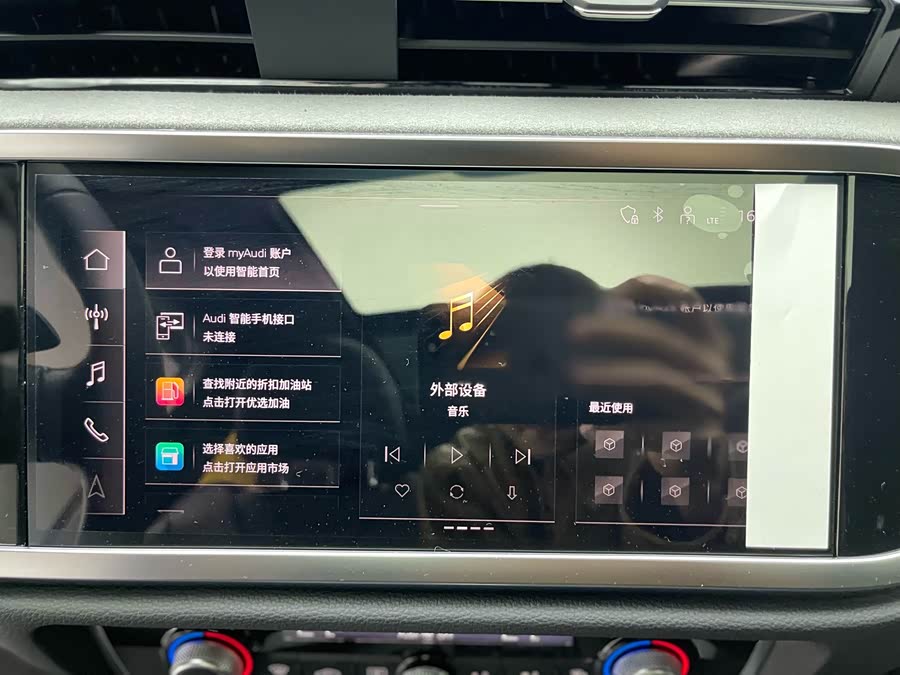 Audi Q3 2023 car image #21