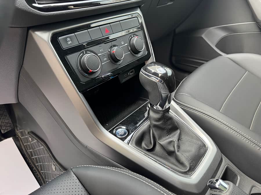 Volkswagen T-Cross 2021 #21 Volkswagen T-Cross 2021 car image #21