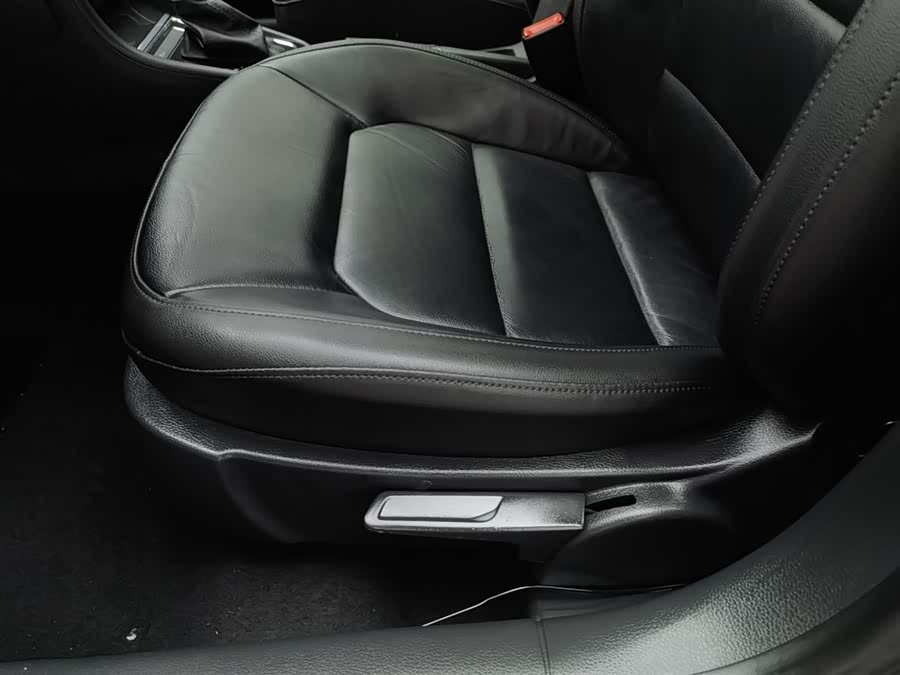 Volkswagen Bora 2013 car image #21