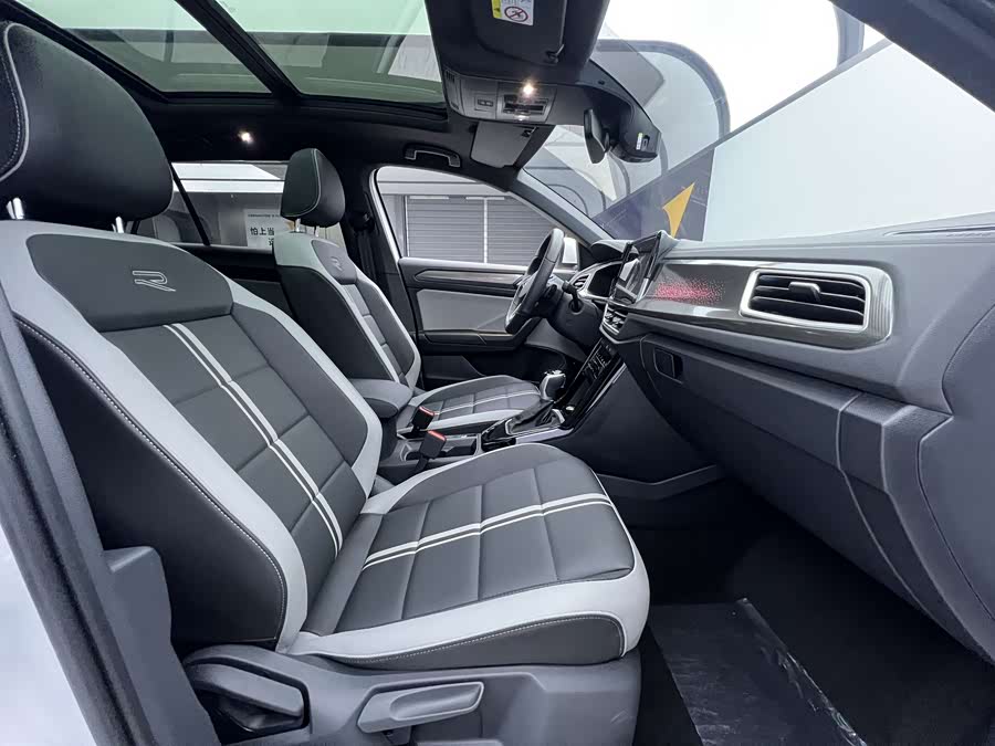 Volkswagen T-Roc 2024 #21 Volkswagen T-Roc 2024 car image #21