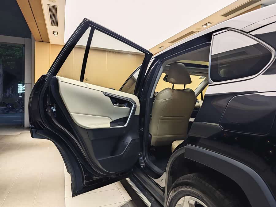 Toyota RAV4 2020 car image #21