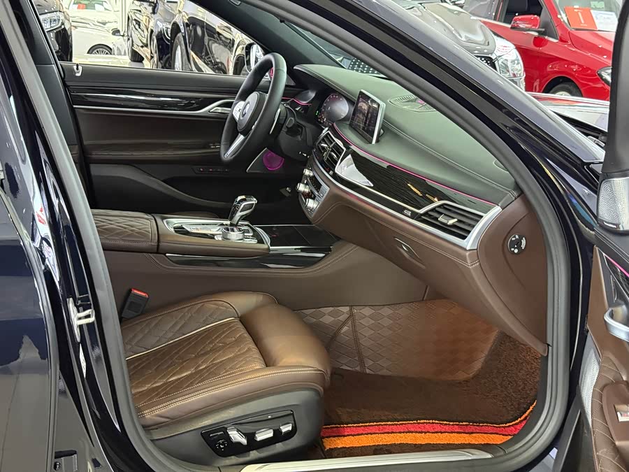 BMW 7 Series 2020 car image #21