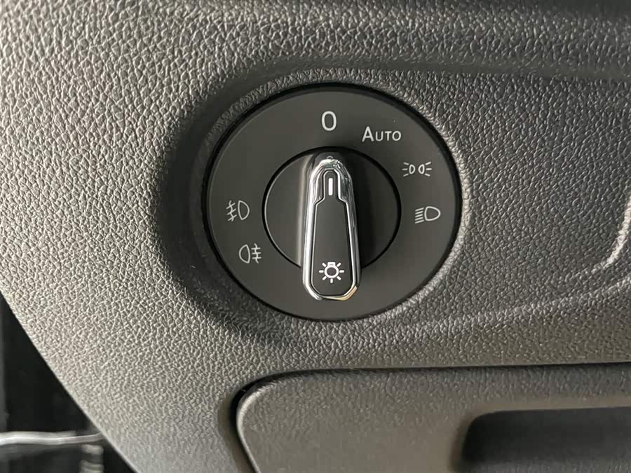 Volkswagen Passat 2020 car image #21