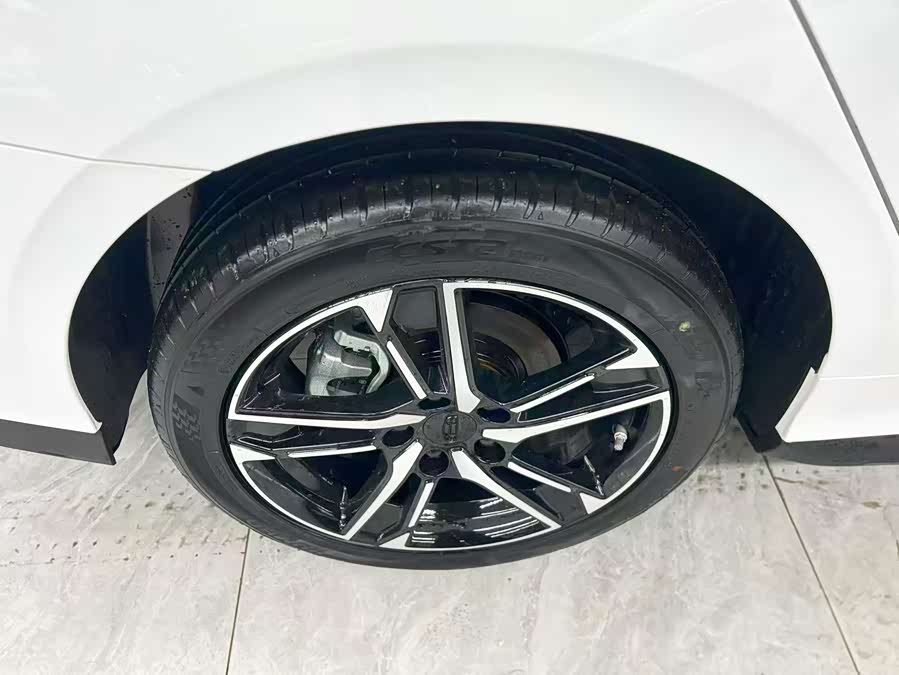 GEELY Binray 2026 car image #21