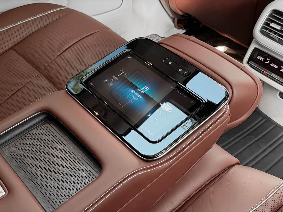 Mercedes-Benz Maybach GLS 2023 car image #21