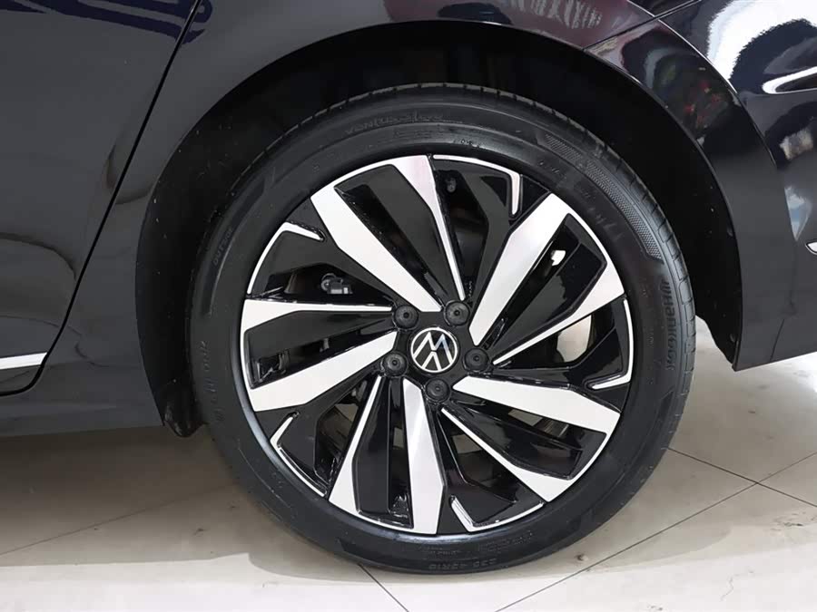 Volkswagen Passat 2023 car image #21
