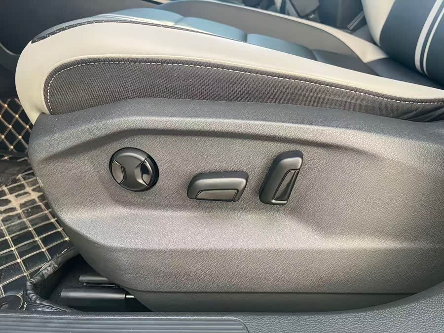 Volkswagen T-Roc 2023 car image #21