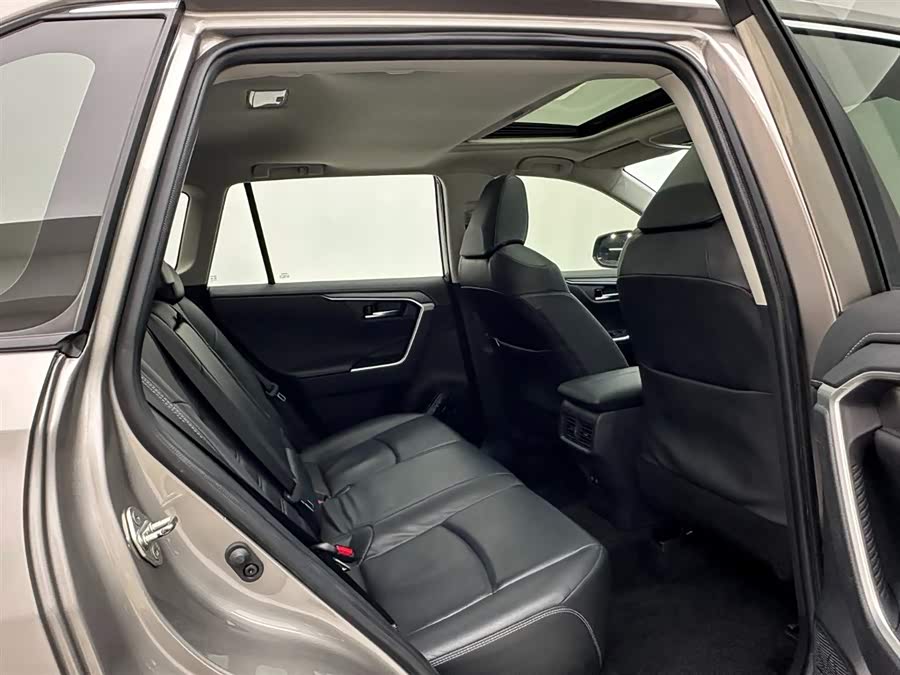 Toyota RAV4 2020 car image #21