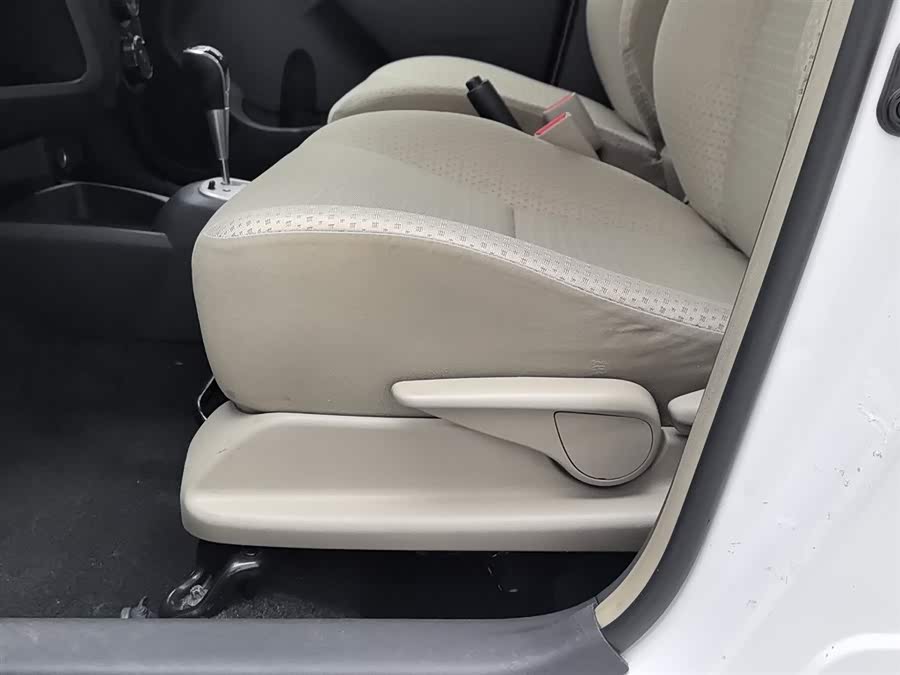 Toyota Yaris 2011 car image #21