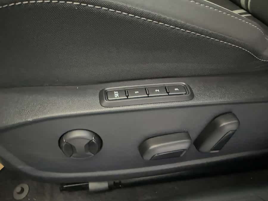 Volkswagen Golf 2022 car image #21