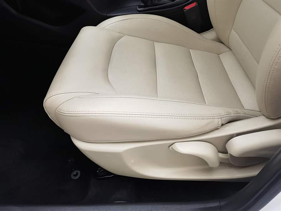 GEELY Emgrand 2019 car image #21