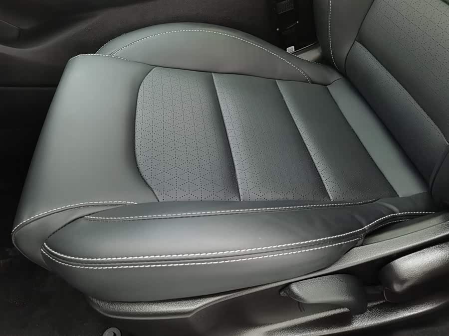 GEELY Emgrand 2021 car image #21