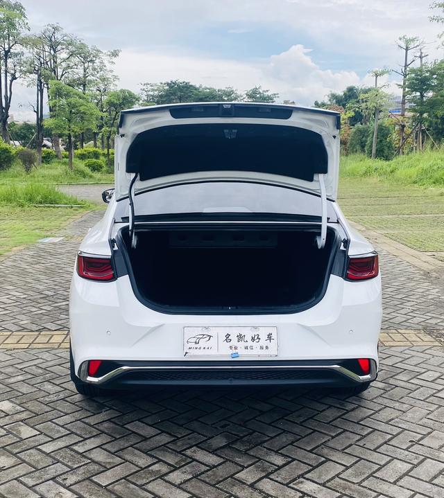 GEELY Emgrand L HiP 2023 immagine di auto #21