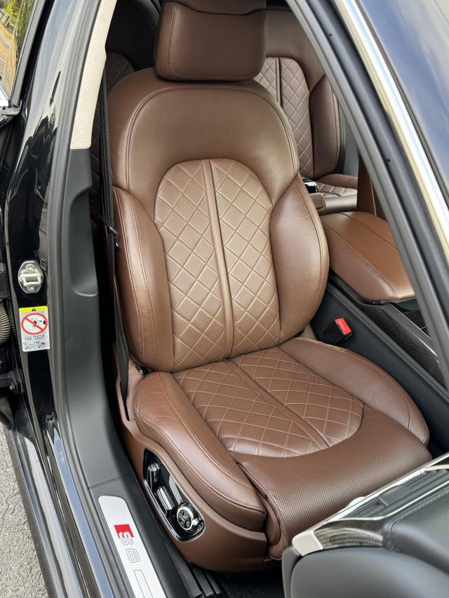 Audi S8 2014 car image #21