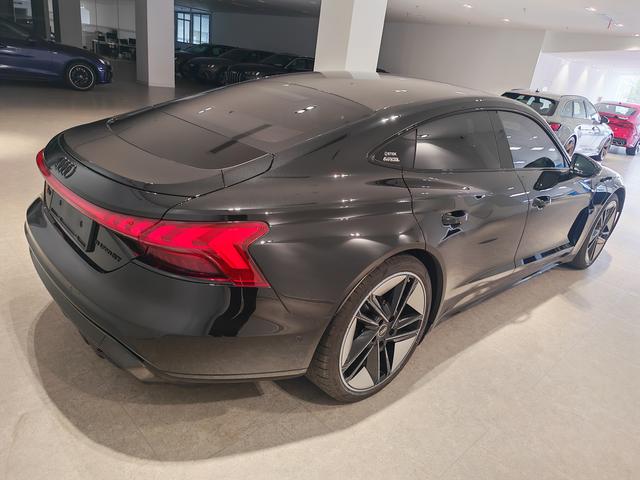 Audi RS e-tron GT 2025 #21 Audi RS e-tron GT 2025 car image #21