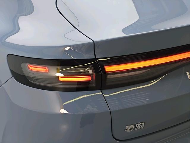 零跑汽车 零跑B01 2025 汽车图片 #21