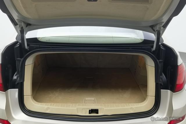 BMW 5 Series GT 2011 immagine di auto #21