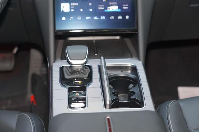 HongQi HS7 PHEV 2025 car image #21