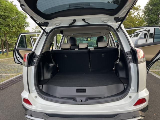 Toyota RAV4 Hybird E+ 2016 car image #21