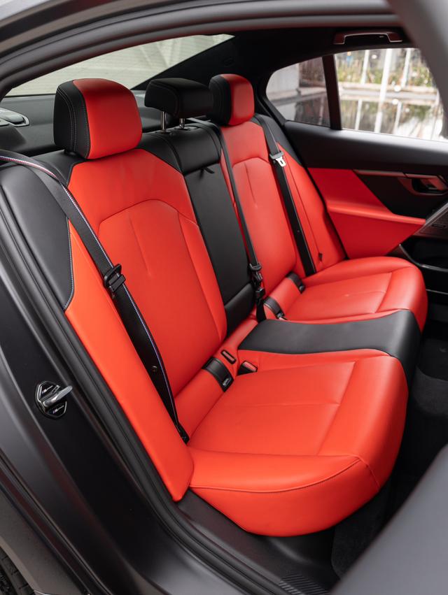 BMW M5 New Energy 2025 #21 BMW M5 New Energy 2025 car image #21