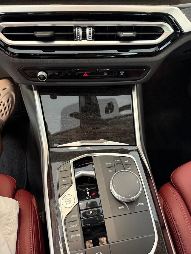 BMW M8 2023 car image #21