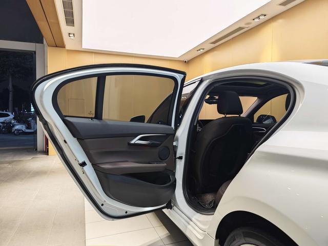 BMW i4 M50 2019 car image #21