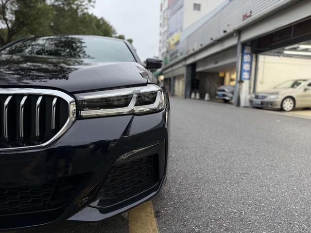 BMW X7 M60i 2022 car image #21