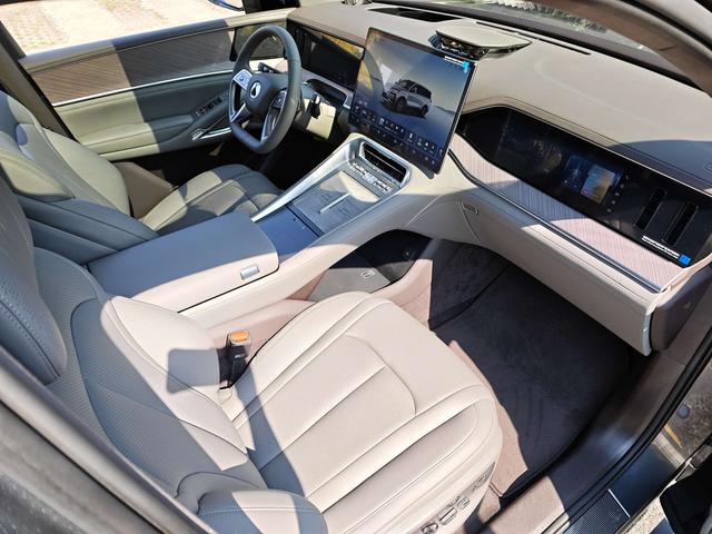 Denza N9 2025 #21 Denza N9 2025 car image #21