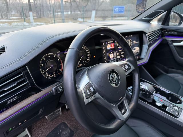 Volkswagen Touareg 2018 car image #21